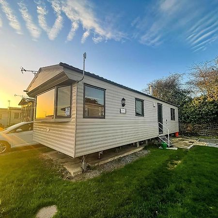 Homely 6 Berth Caravan At Steeple Bay In Essex Ref 36017D Southminster Exteriér fotografie