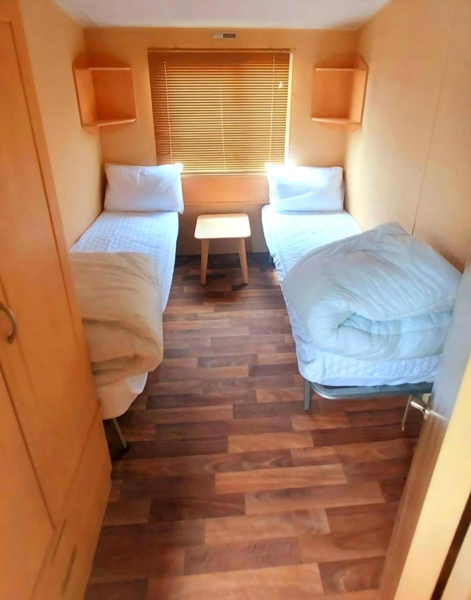 Homely 6 Berth Caravan At Steeple Bay In Essex Ref 36017D Southminster Exteriér fotografie